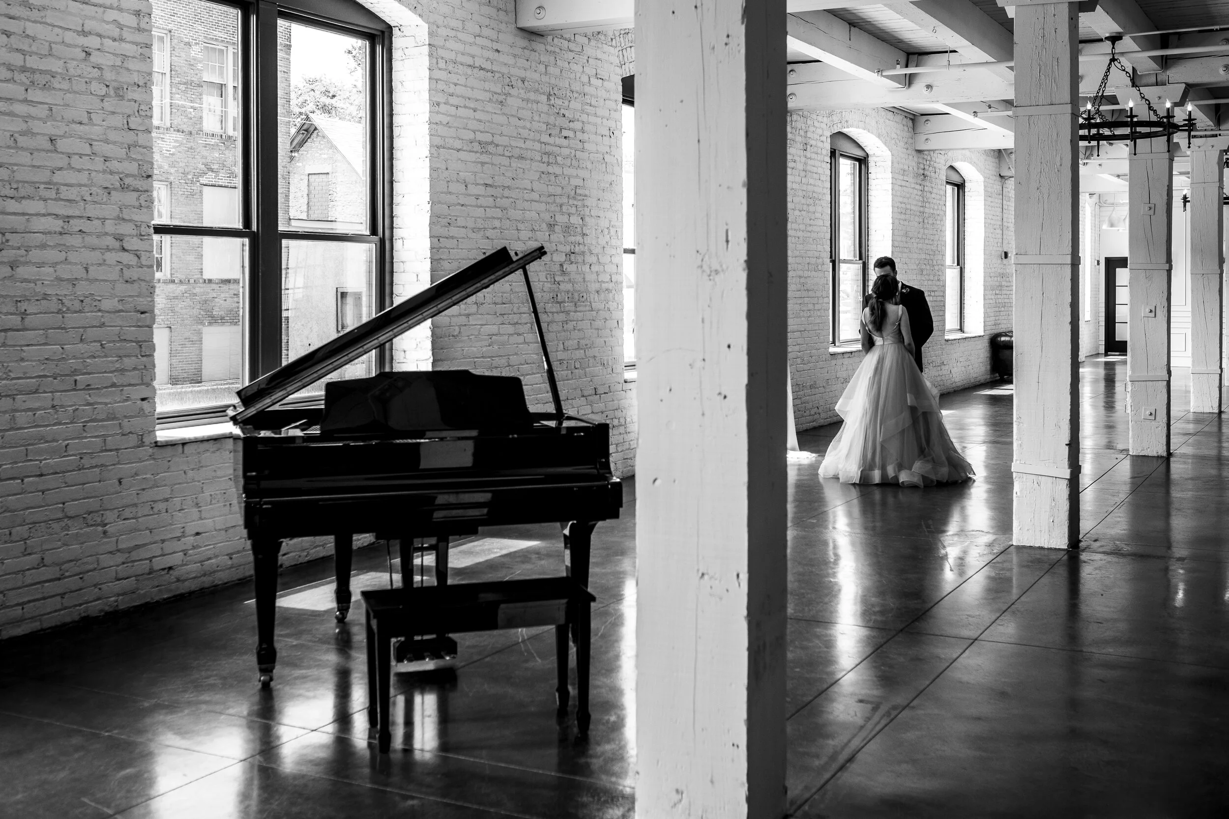 loft_shoot_piano_bw.JPG