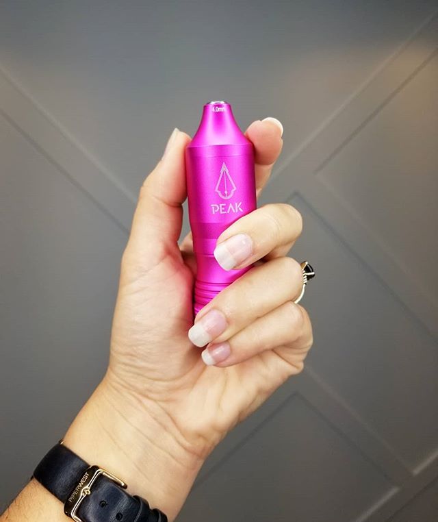 Wonder what machine I use for freckles?! 😚
The KYAN pen from Peak!💕
Paired with the Critical Atom power supply &amp; the Peak Cryo foot switch

All available at inkbarber.com ⚡⚡
