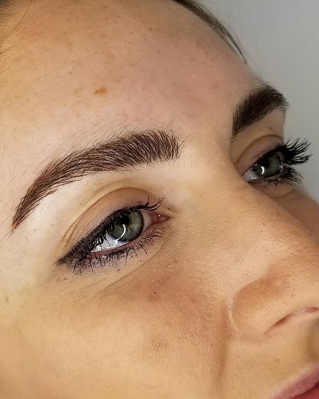Full brows for a gorgeous girl! 🌿🌿
