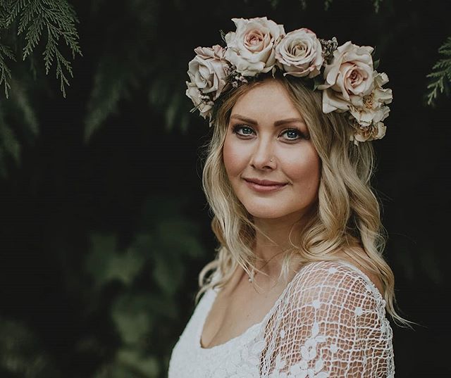 The gorgeous @theinstatam wedding ready with her beautifully healed brows! Rain or shine the wedding (&amp; her brows) will go on! 🌿
How stunning is this bride?! 😍🙌