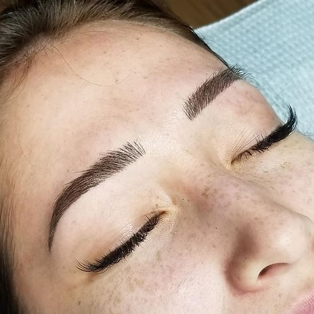 Dream brows do come true! ✨🧞&zwj;♀️
➳ Swipe ➳ to see her brows before Microblading &amp; her healed strokes before our touch up appointment.
✨