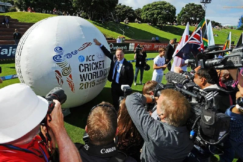 Giant Cricket ball5.jpg