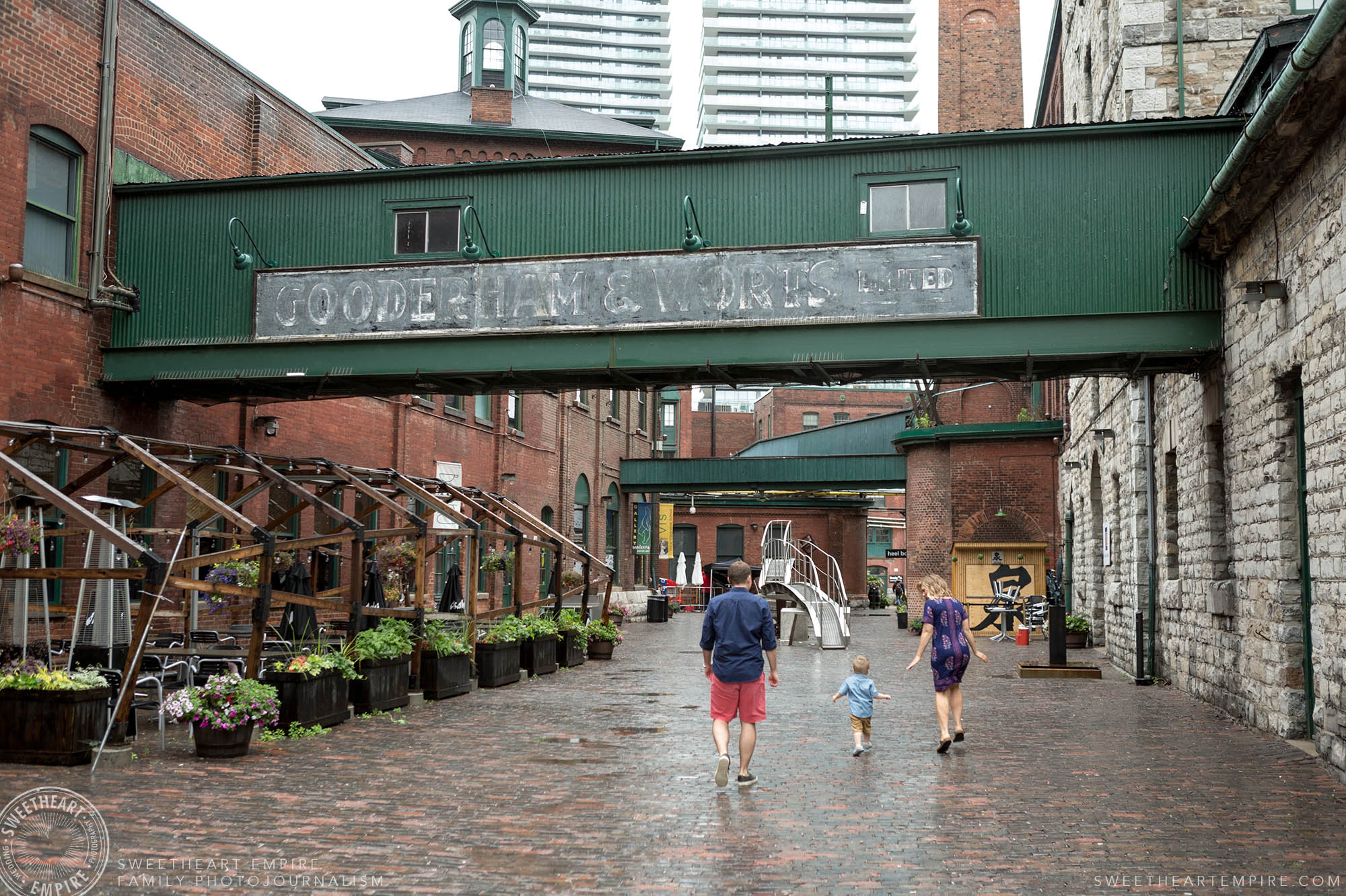 01_Distillery district family photography.jpg