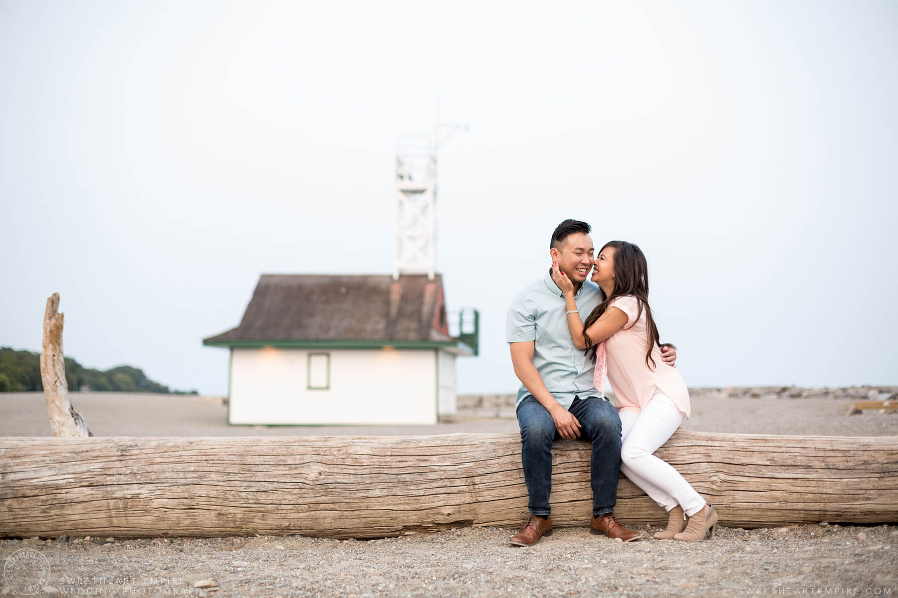 Couple sitting on a log, Engagement Photos at Kew Gardens