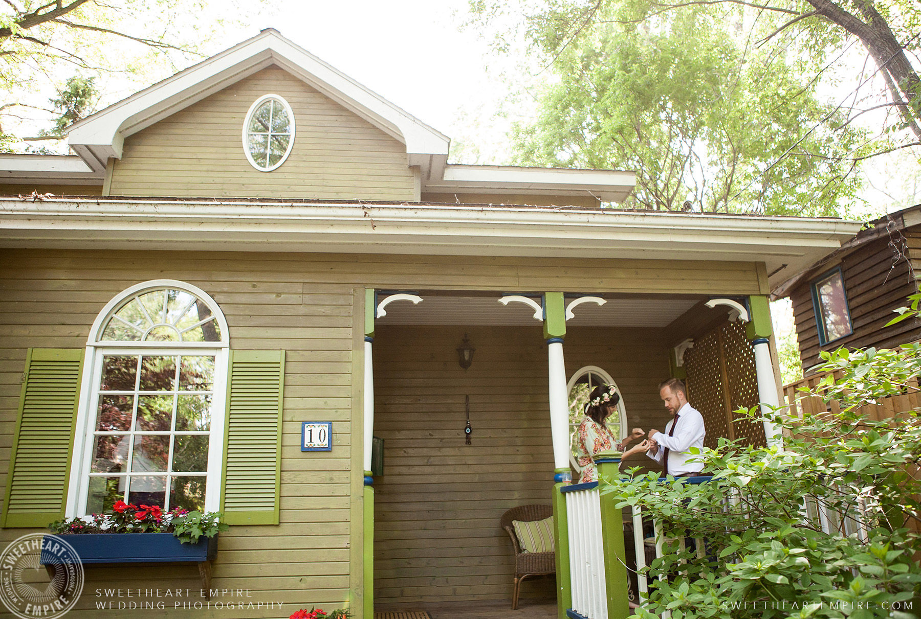 Lovely cottage at Toronto Island Elopement