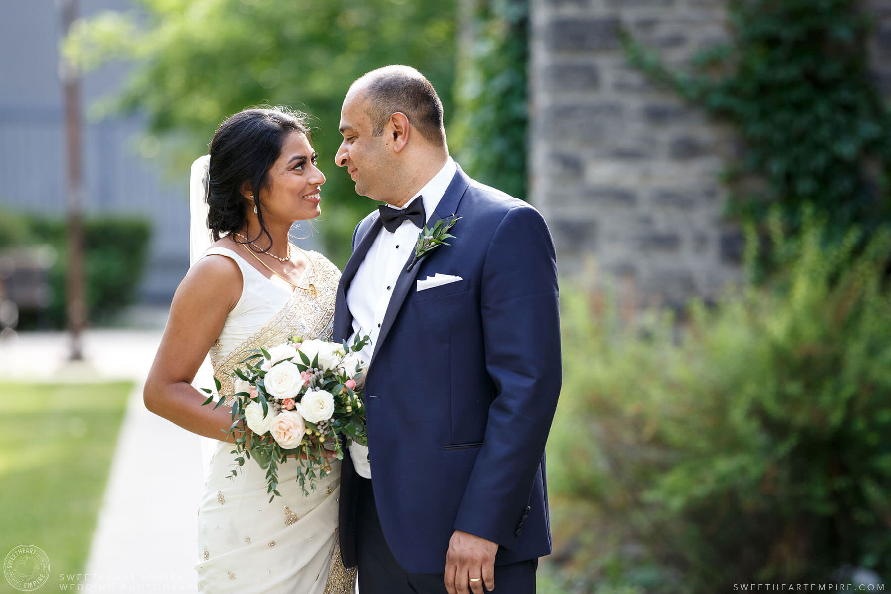 04-victoria college u of t wedding.jpg