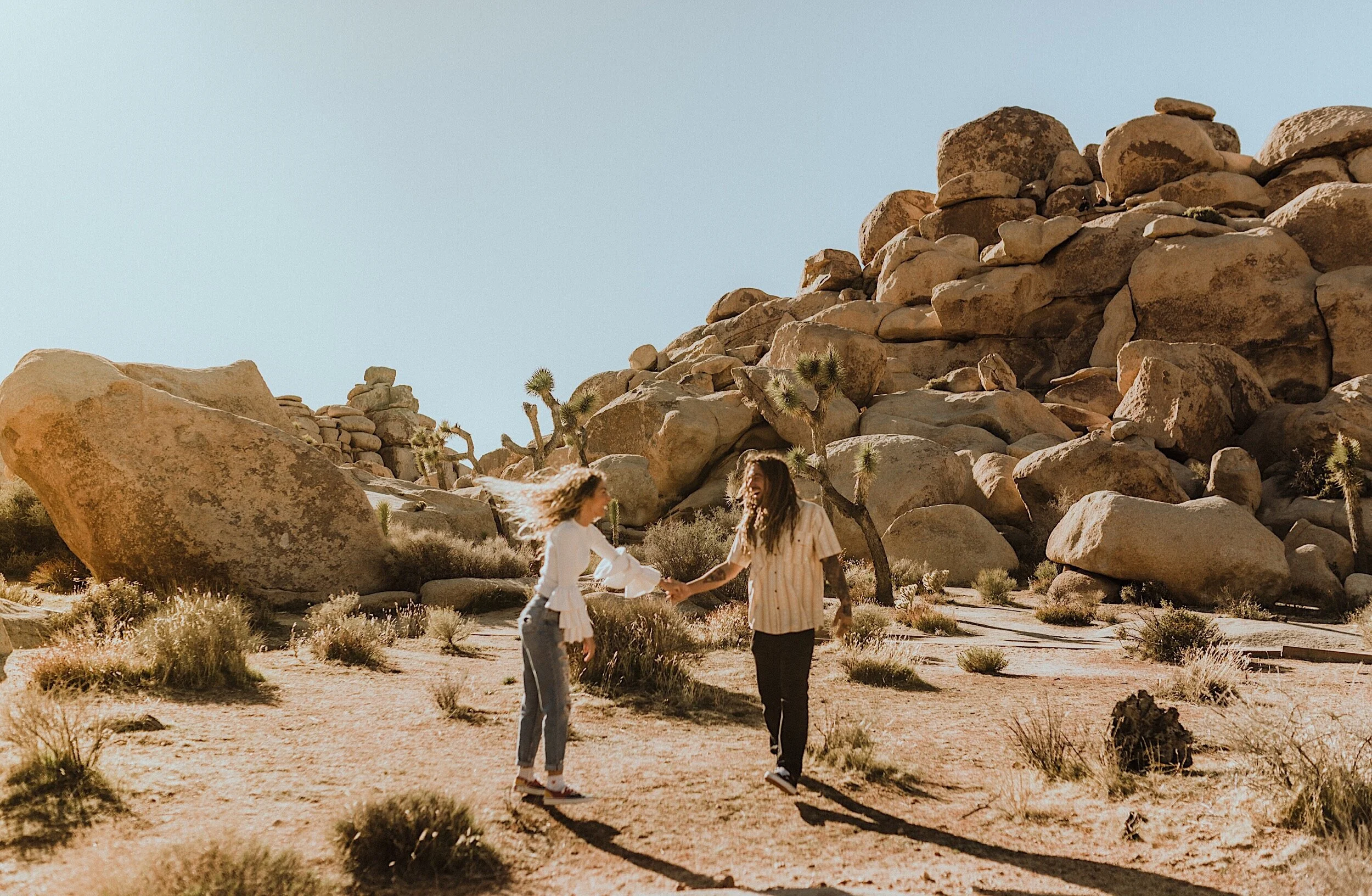 02_joshua-tree-couple1.jpg