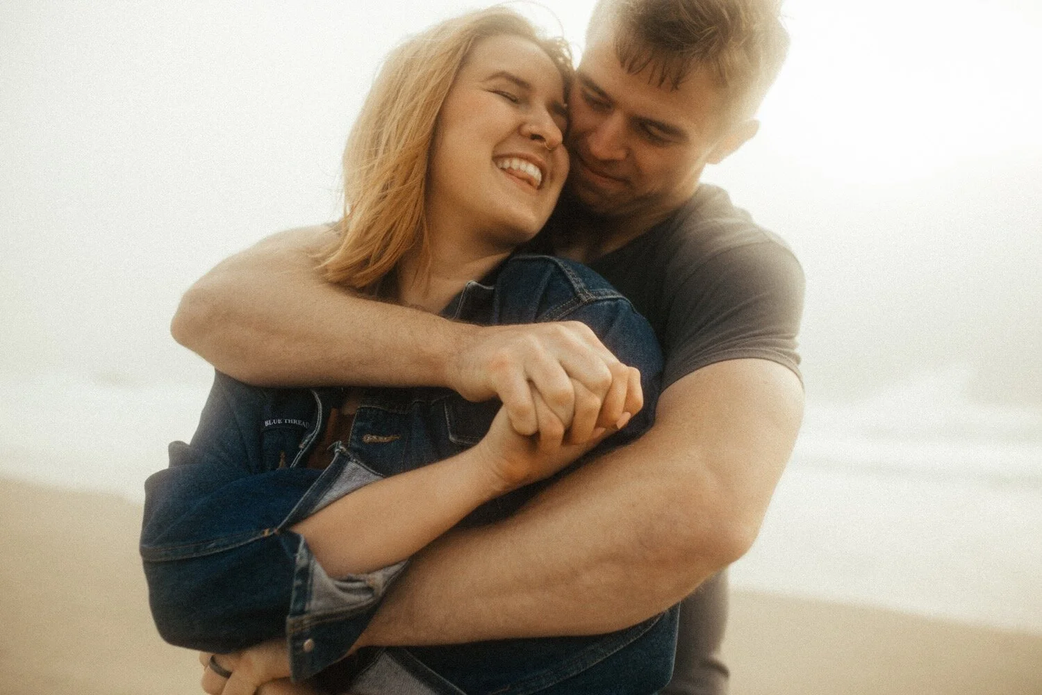 03_lincoln_city_couple_session-13.jpg