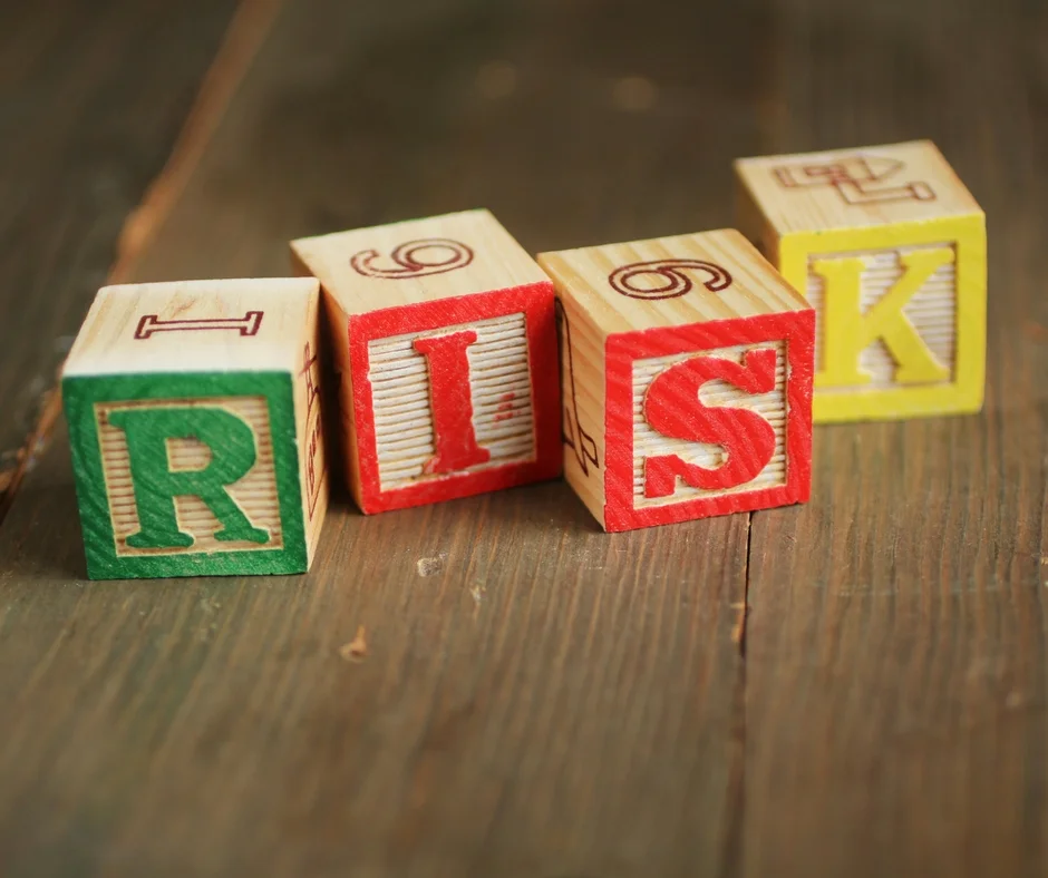 Ways Invoice Finance Can Reduce Financial Risks