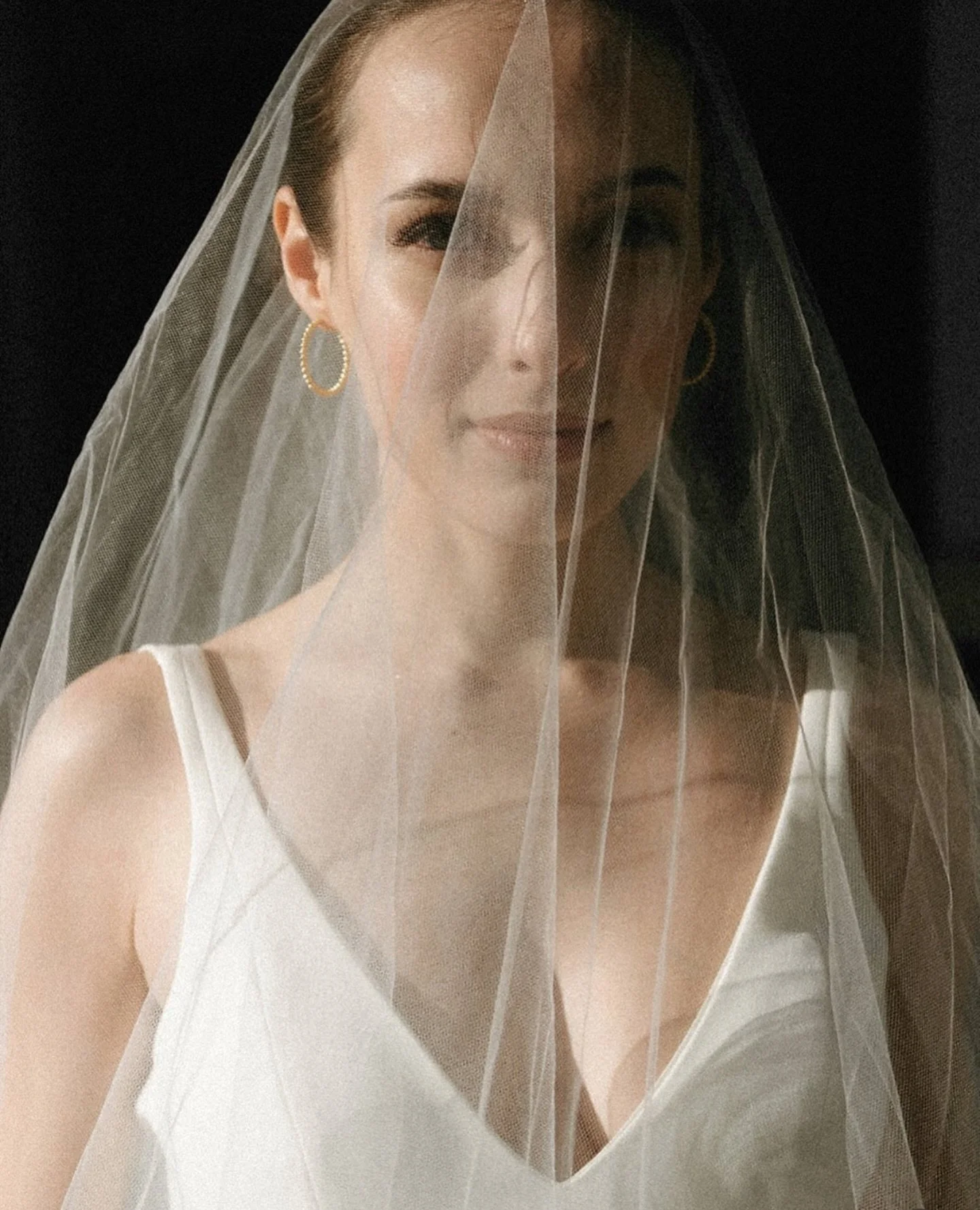 The Paulina veil is utterly romantic, and goes with everything. #fortheromantics 

Photo: @hennygraphy