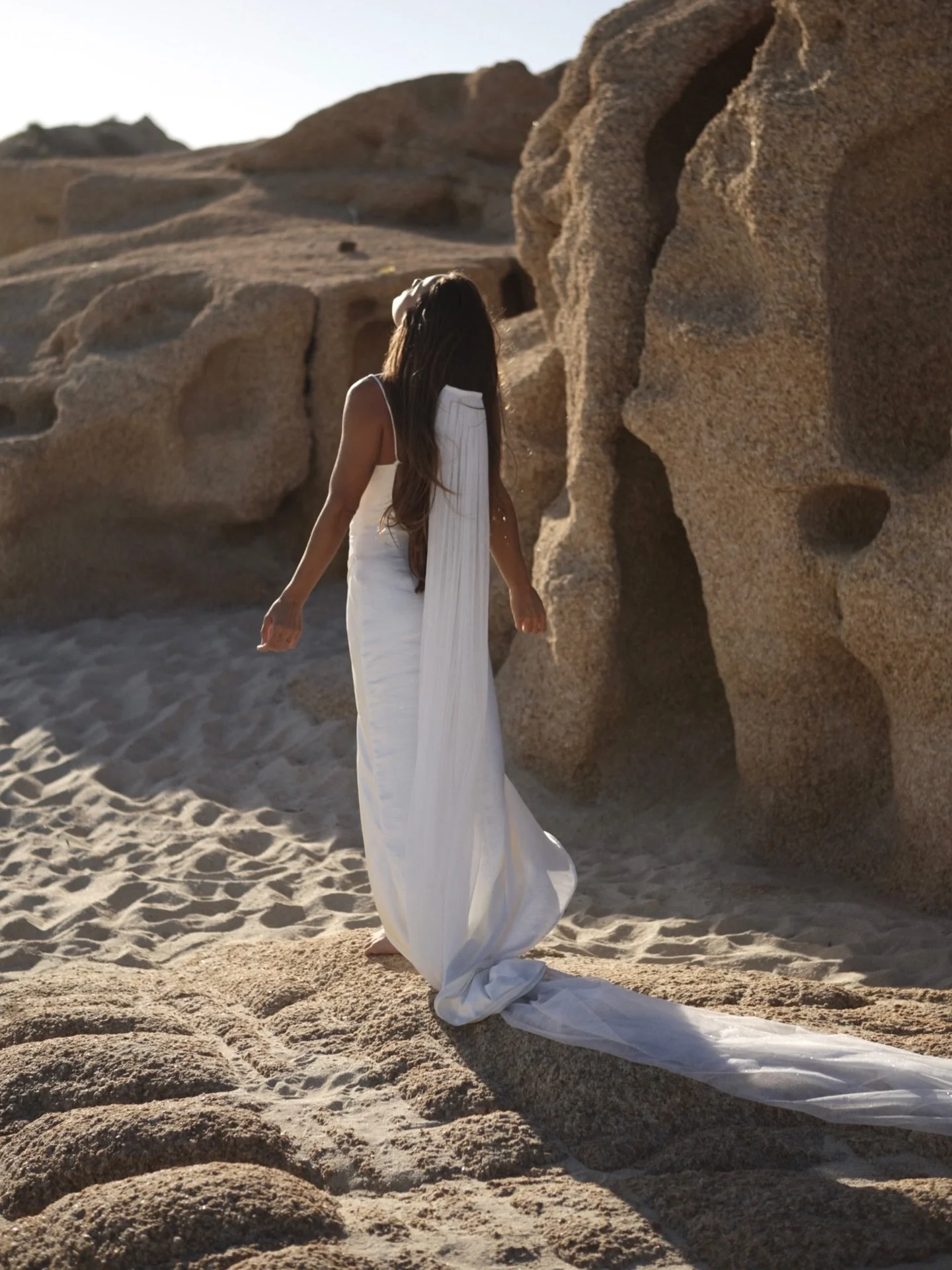 Sparkles on the beach happen to be a favourite✨ #fortheromantics

Shop the Luna Veil and our entire luxury wedding veil collection:
www.janerhyan.com