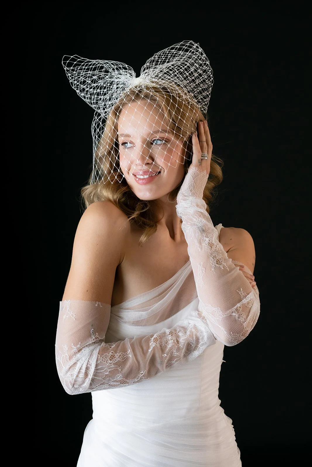 ModernBowFascinatorBridalVeilFront2.jpg