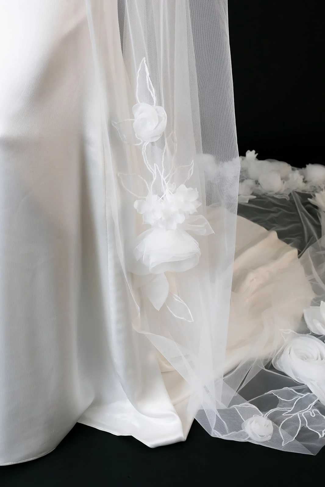 3DFloralOrganzaVeilCathedralDetail.jpg