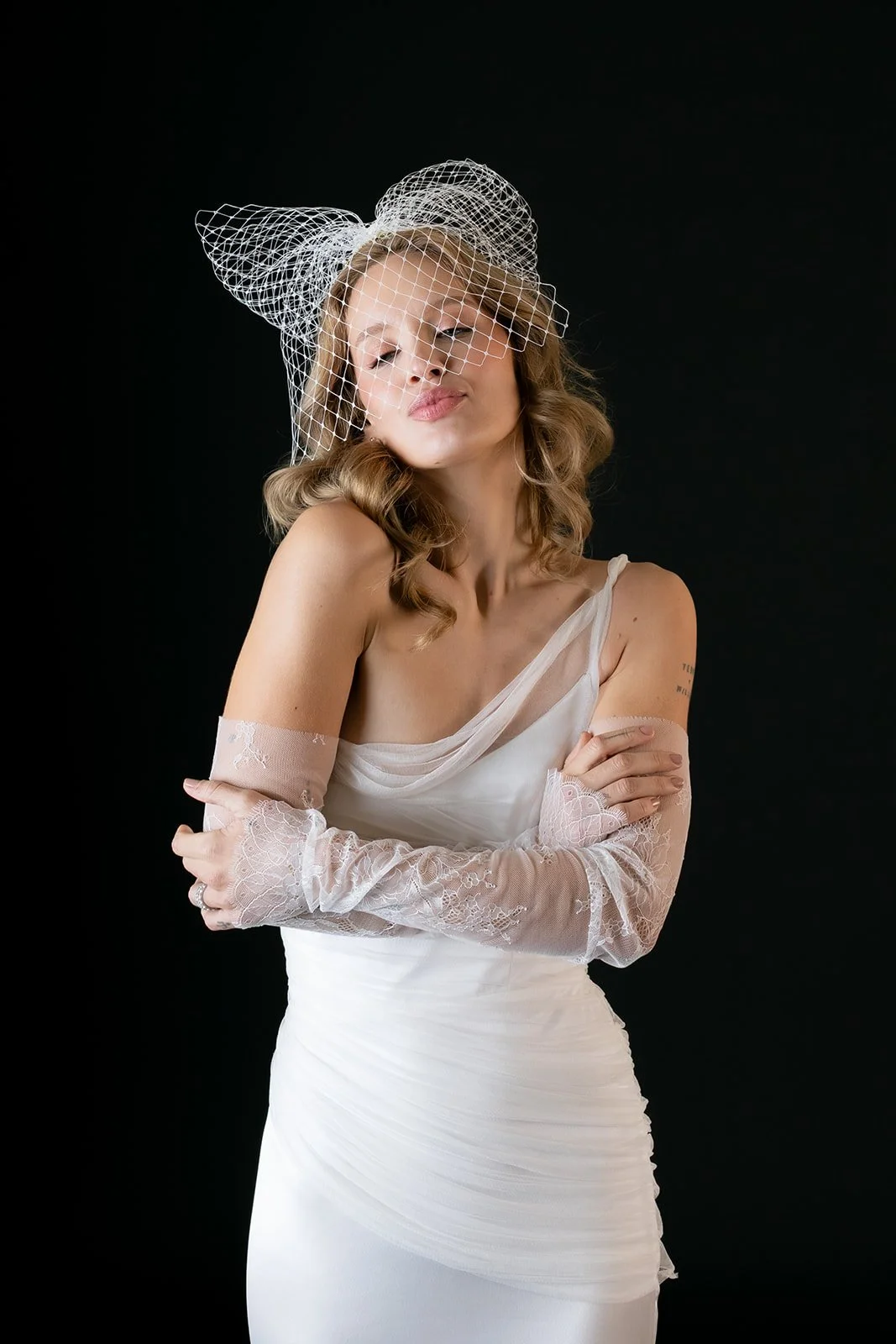 ModernBowFascinatorBridalVeil.jpg