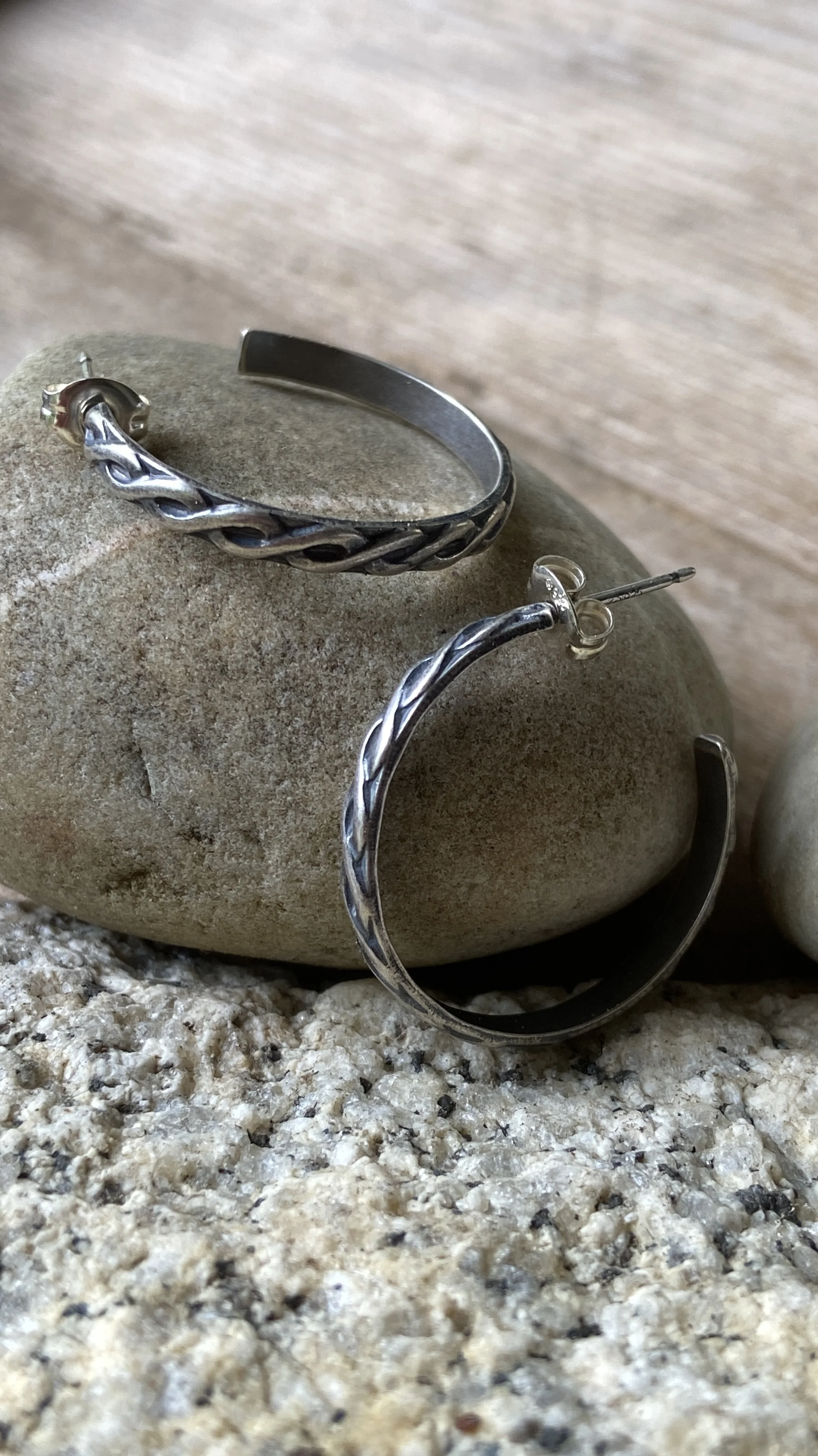 Serpentine Patterned Silver Post Hoops