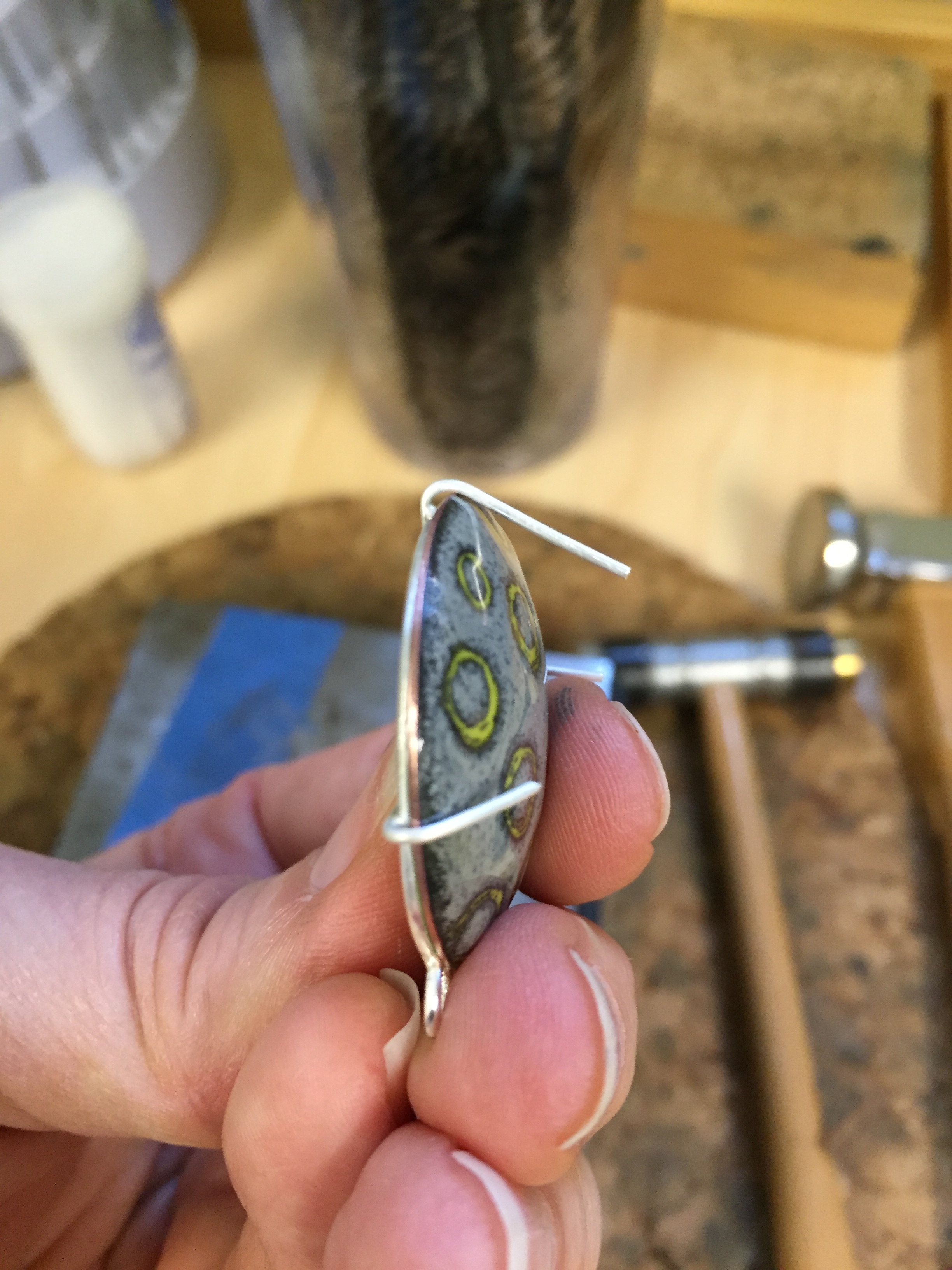 The 18g wire can be bent easily with your fingers. Jut bend it over so that the cabochon doesn't wiggle. It doesn't need to lay flat at this point.