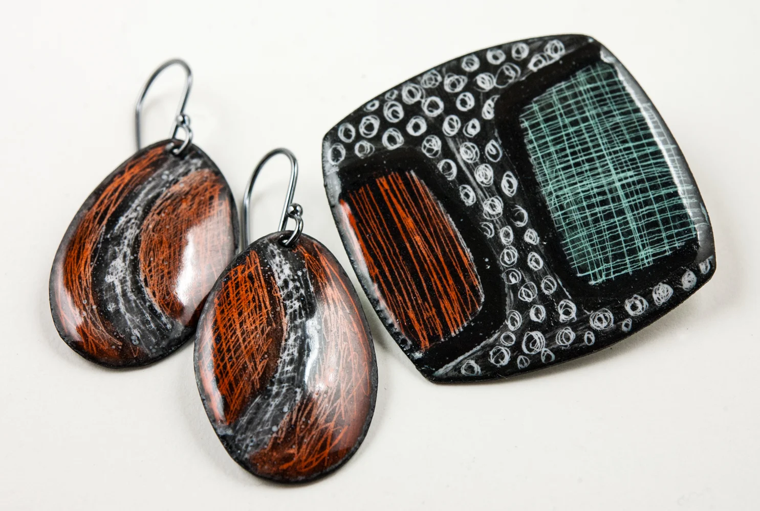 Sgraffito Enamel Tutorial Using Painting Enamels and Acrylic Enamels by My Brown Wren