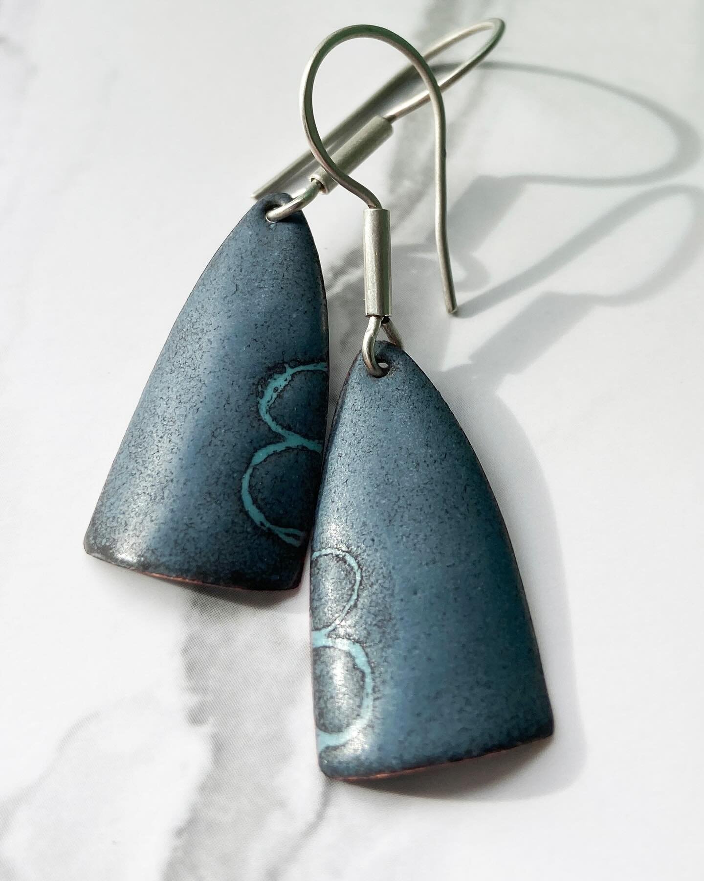 Enameled copper Buoy earrings are now available on my website in 4 color ways and several different designs mimicking the patterns on real life lobster buoy on the Maine coast. 

#lobsterbuoys #oceaninspiredjewelry #mybrownwren #artisanjewelry #ename