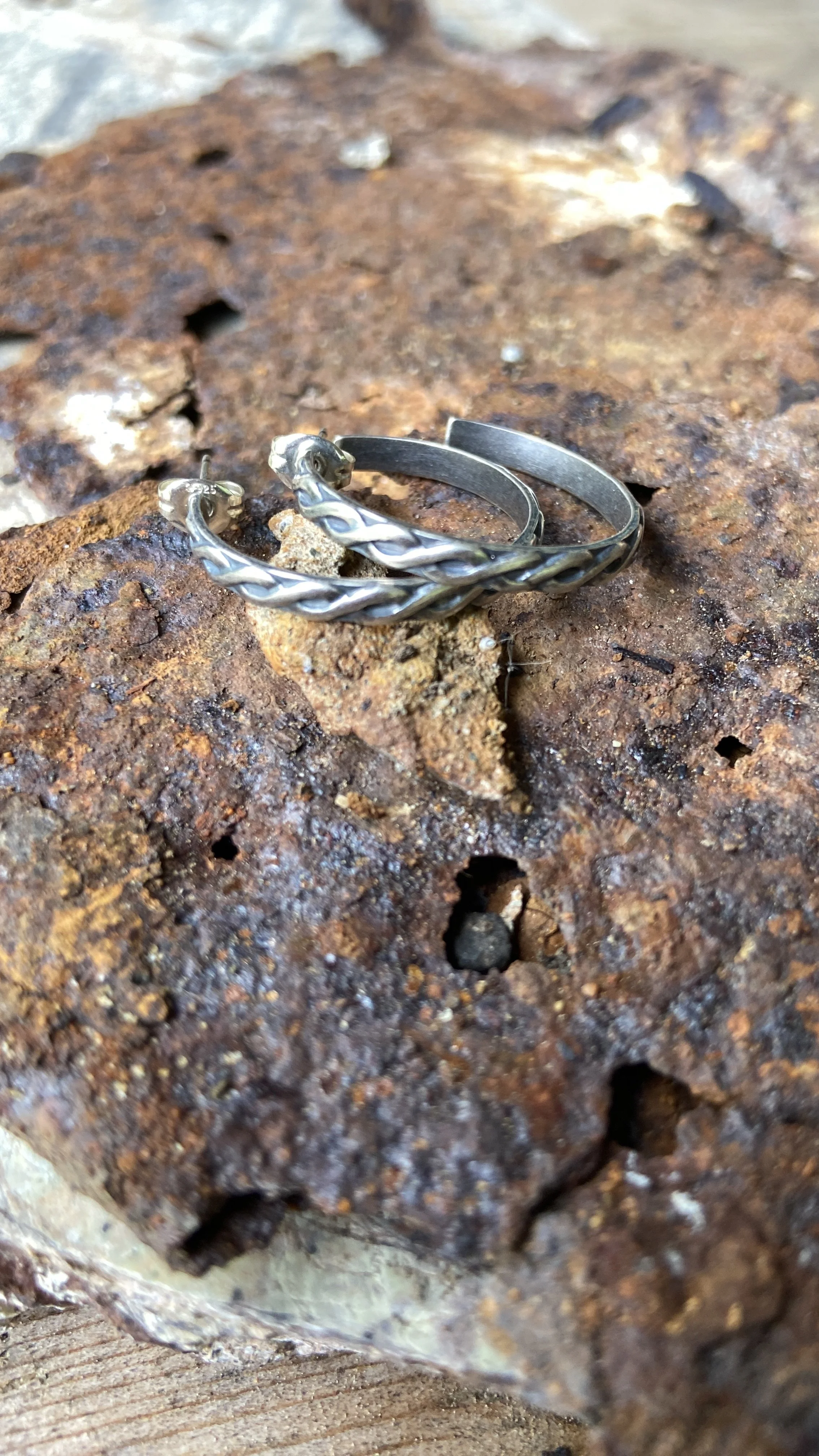 Serpentine Patterned Silver Post Hoops