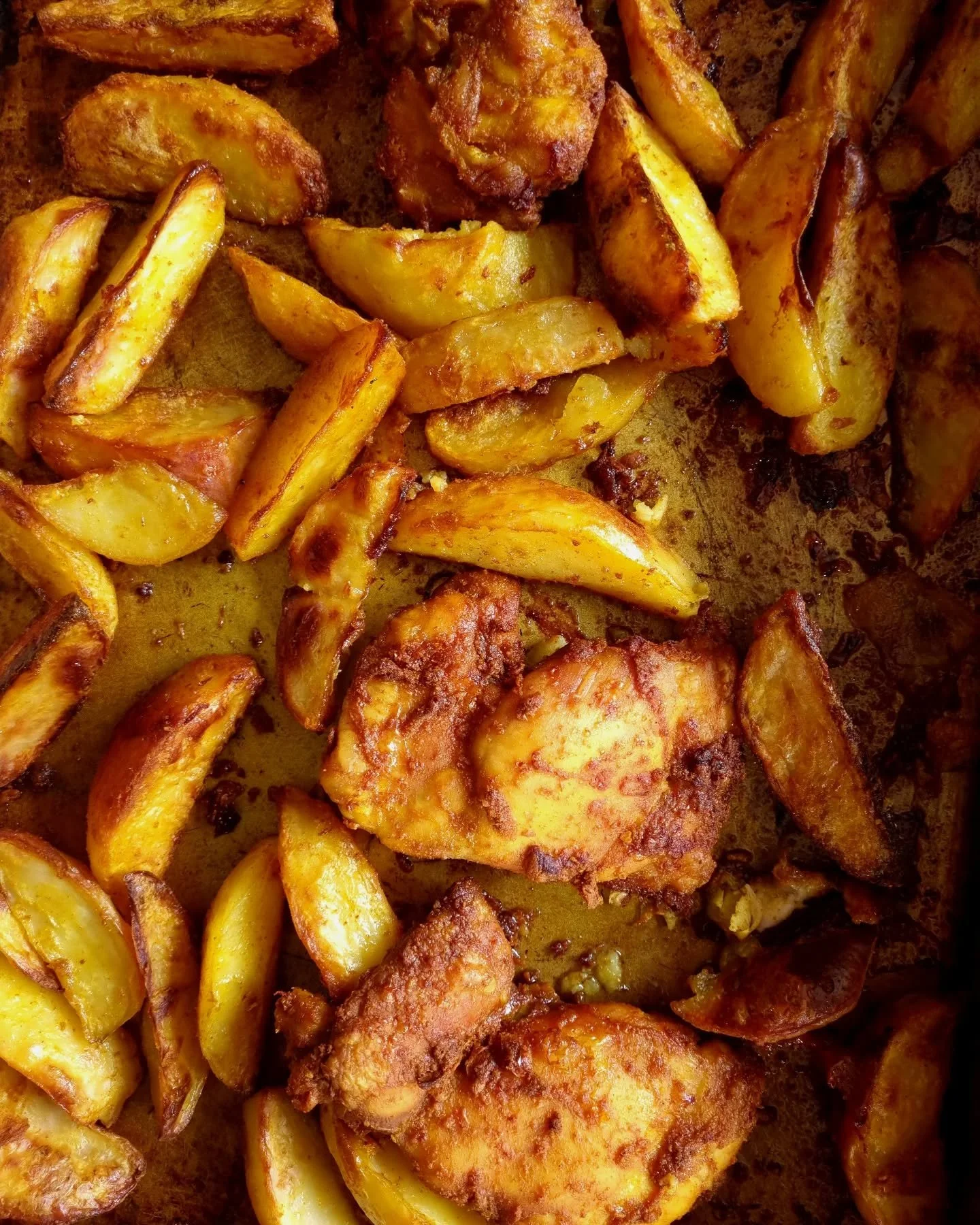 Perfectly golden! Oven roasted chicken and potatoes, brought to life with our BoTree single origin spices!

Our vibrant, earthy New Harvest Turmeric sourced from a single farm for unmatched purity and potency. 

Every bite tells the story of where it