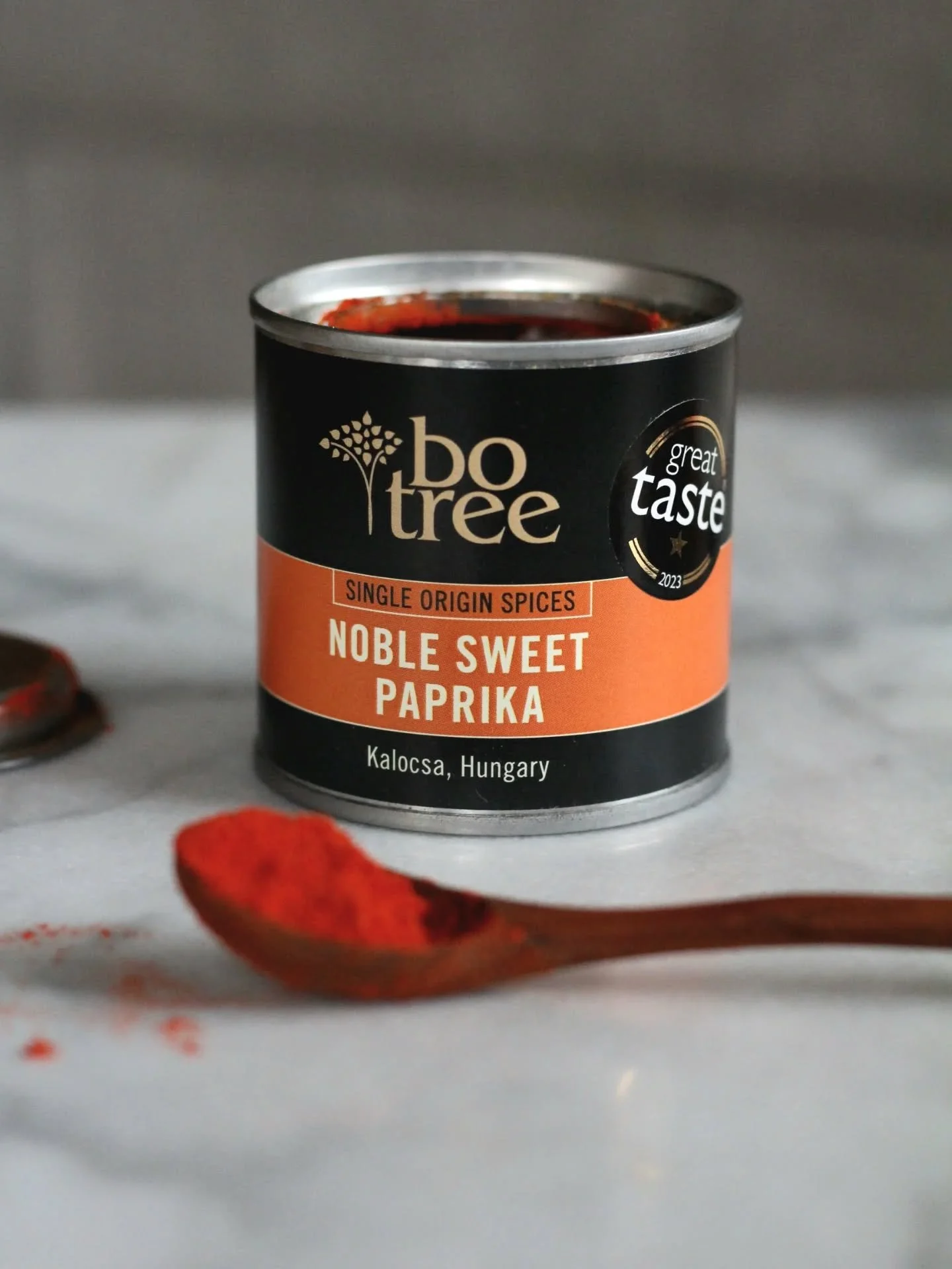 Our rich, vibrant Noble Sweet Paprika is grown on a small regenerative farm in the oldest paprika-growing region of Hungary.

Perfect for classic Hungarian dishes, this sweet paprika adds richness and depth to anything it touches.

P&eacute;ter, grow