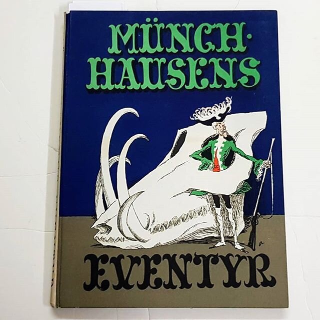 I kender sikkert Baron von M&uuml;ncchausen, forfatteren til nogle af verdens mest eventyrlige og fantastiske l&oslash;gnehistorier. 
Bogen med hans eventyr findes i mange forskellige udgaver, men her har vi en sk&oslash;n udgave fra 1941, illustrere