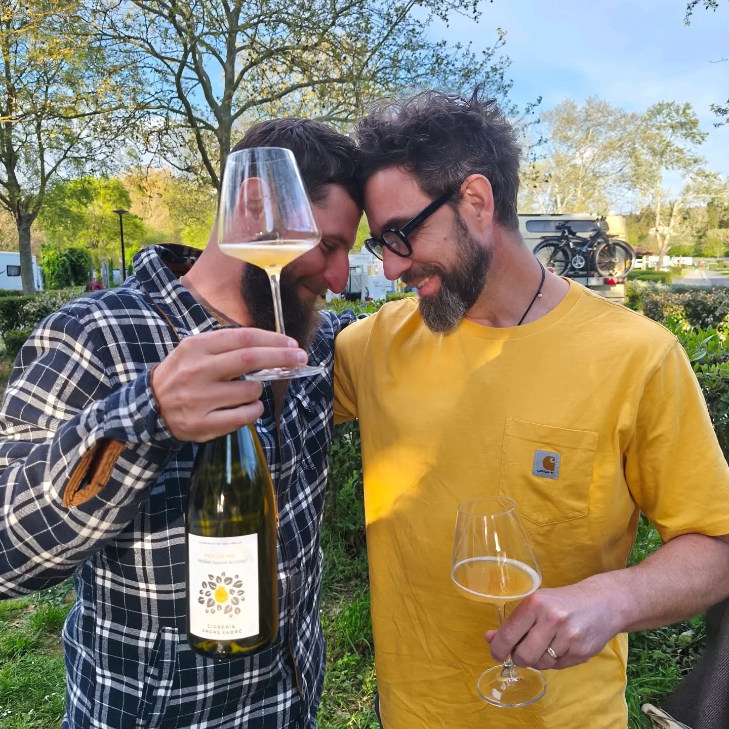 🎶 Imagine all the people
Sharind all the world 🎶
.
Que de bons souvenirs sur cette photo avec l'ami @jeroboam11 lors de notre passage &agrave; Carcassonne ❤️
.
Un moment de partage autour du cidre de @andrefabre_cidre 🌿
.
Dans cette p&eacute;riode