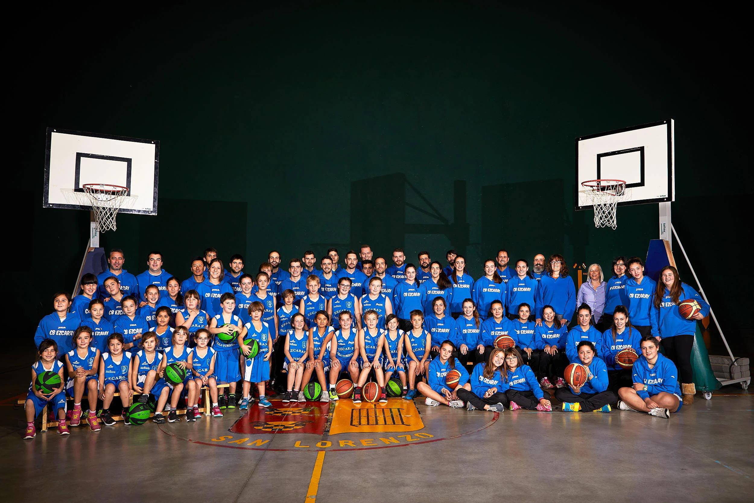 11/11/16 Club de Baloncesto, Ezcaray, La Rioja, España. Foto de James Sturcke | www.sturcke.org