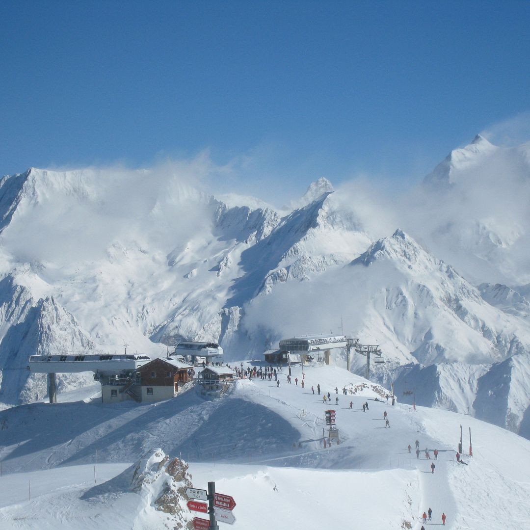 @grandesalpeshotel sits at the epicentre of Courchevel, where it all began as a ski destination in the 1930s. It all started when a group of wealthy individuals, including the Rothschild family, recognized the area's potential for skiing. The constru