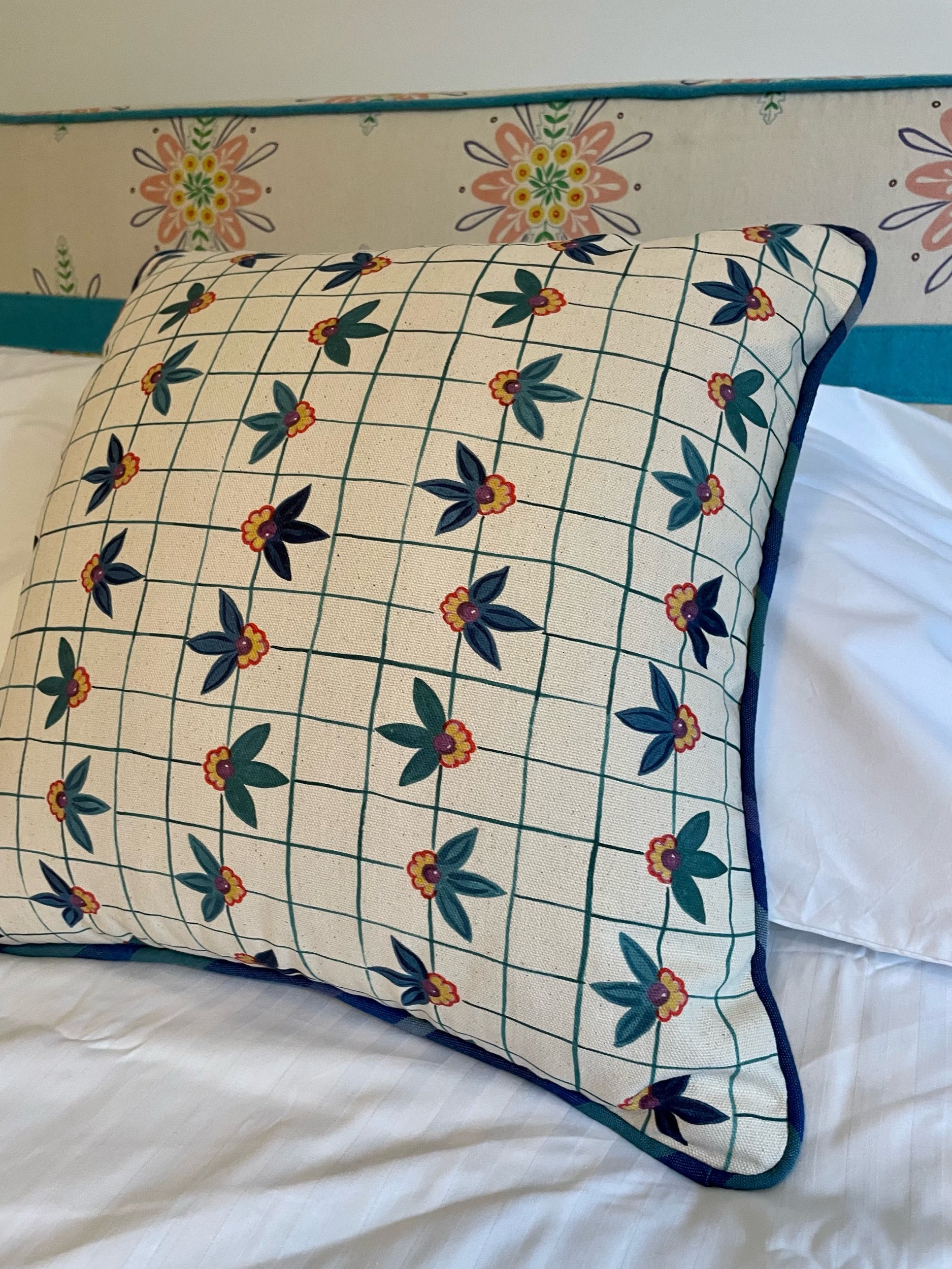 Cushion in Trellis fabric