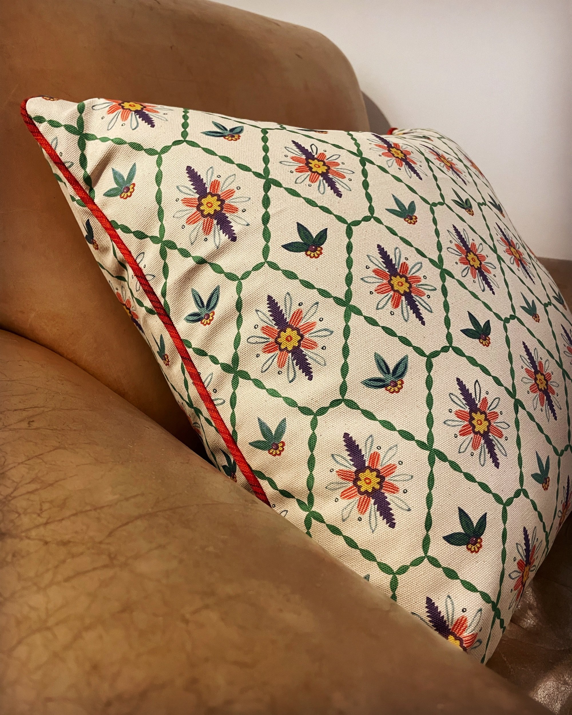 Cushion in Diamond Leaf fabric 