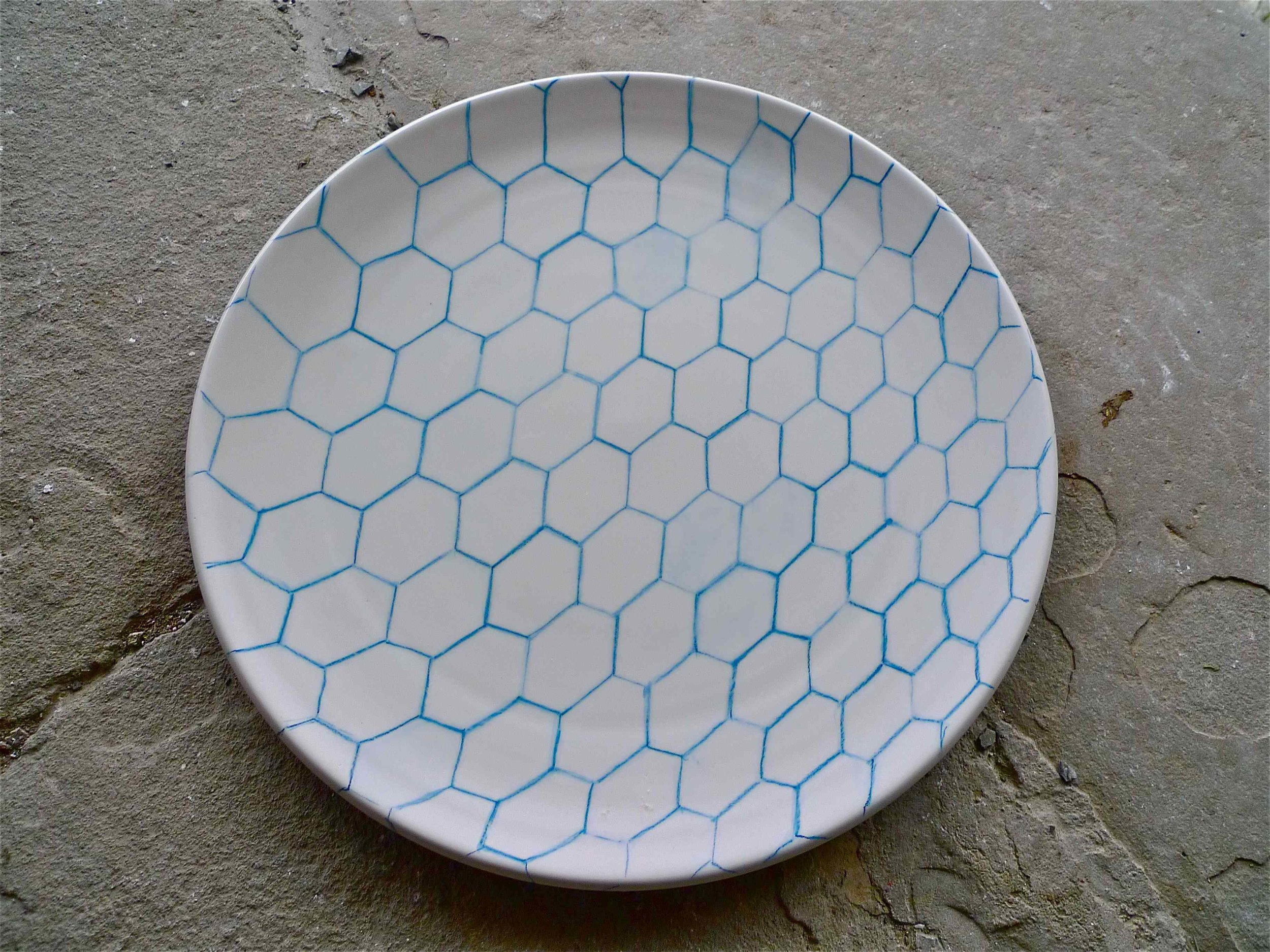 white ceramic body heavy: blue line perspective plate 2x40 cm (250 E)