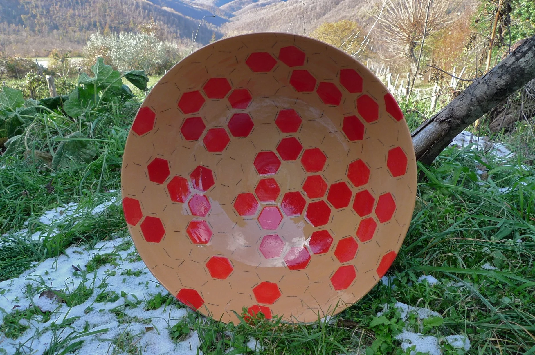 terra cotta ceramic body: bowl (red hexagon with line) 15 x 40cm (350 E)