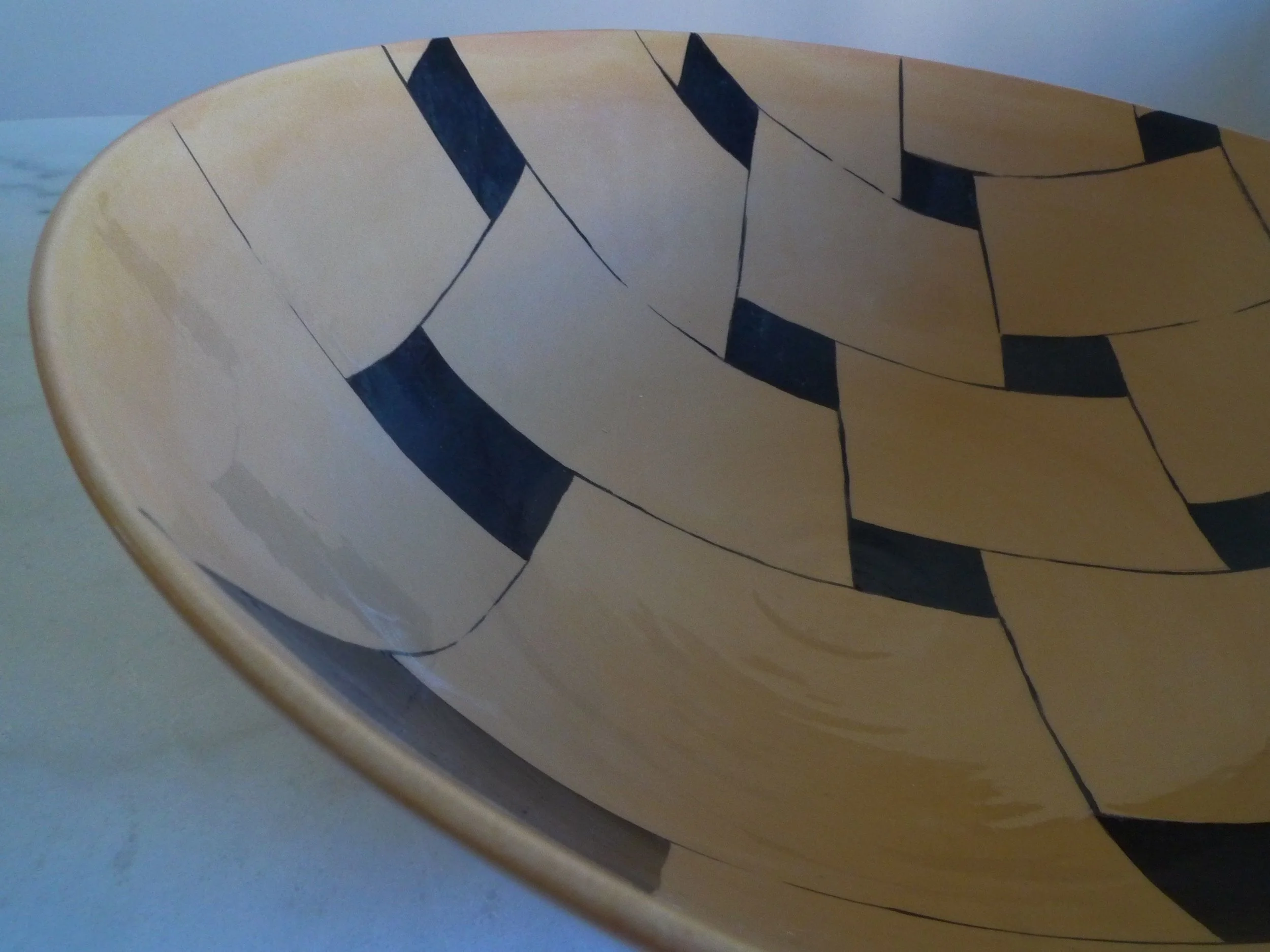 detail terra cotta black line perspective bowl 15 x 40cm (350E)