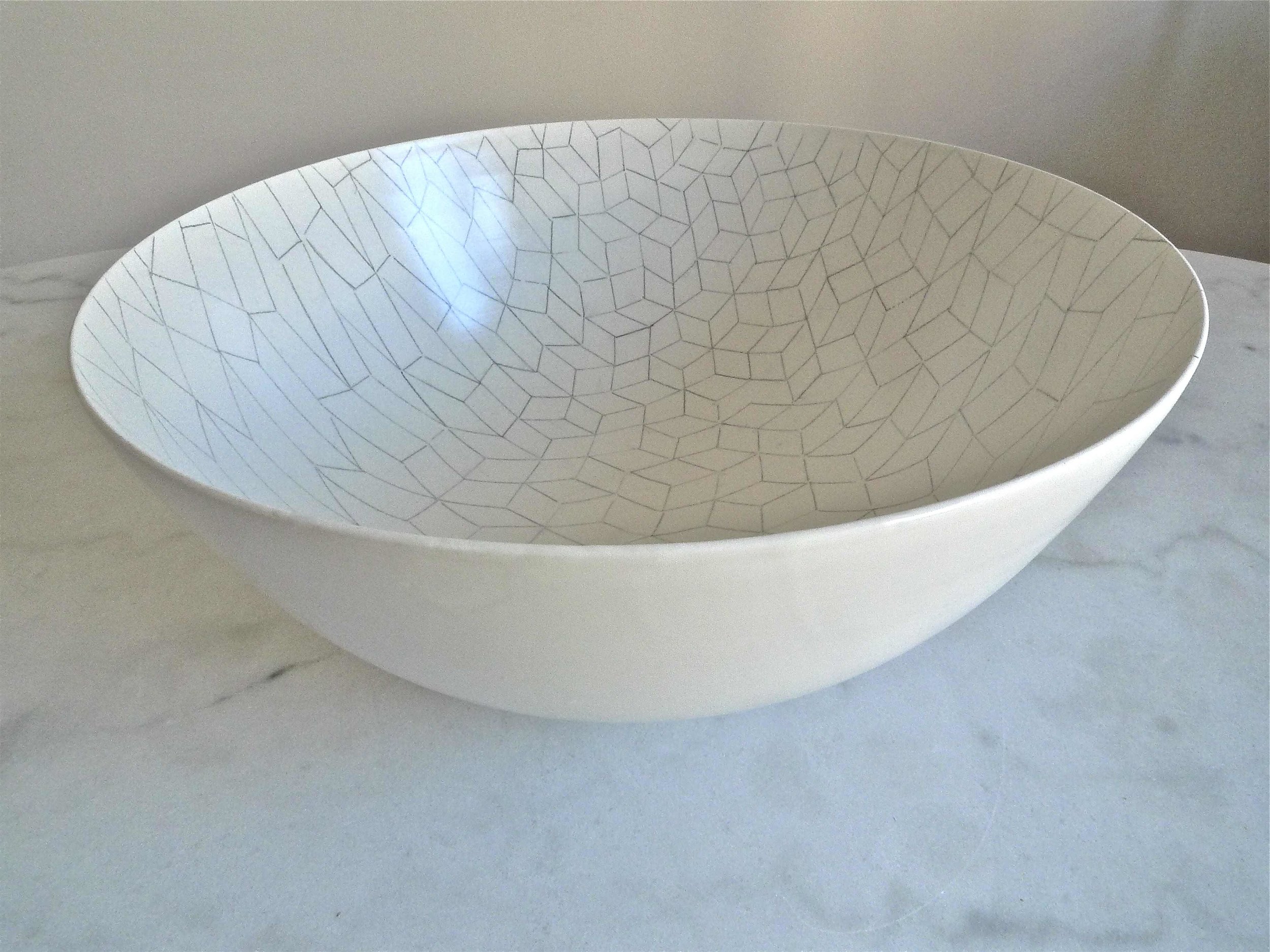 white ceramic body light: bowl trapezoid perspective-line black 15x40cm (350 E)
