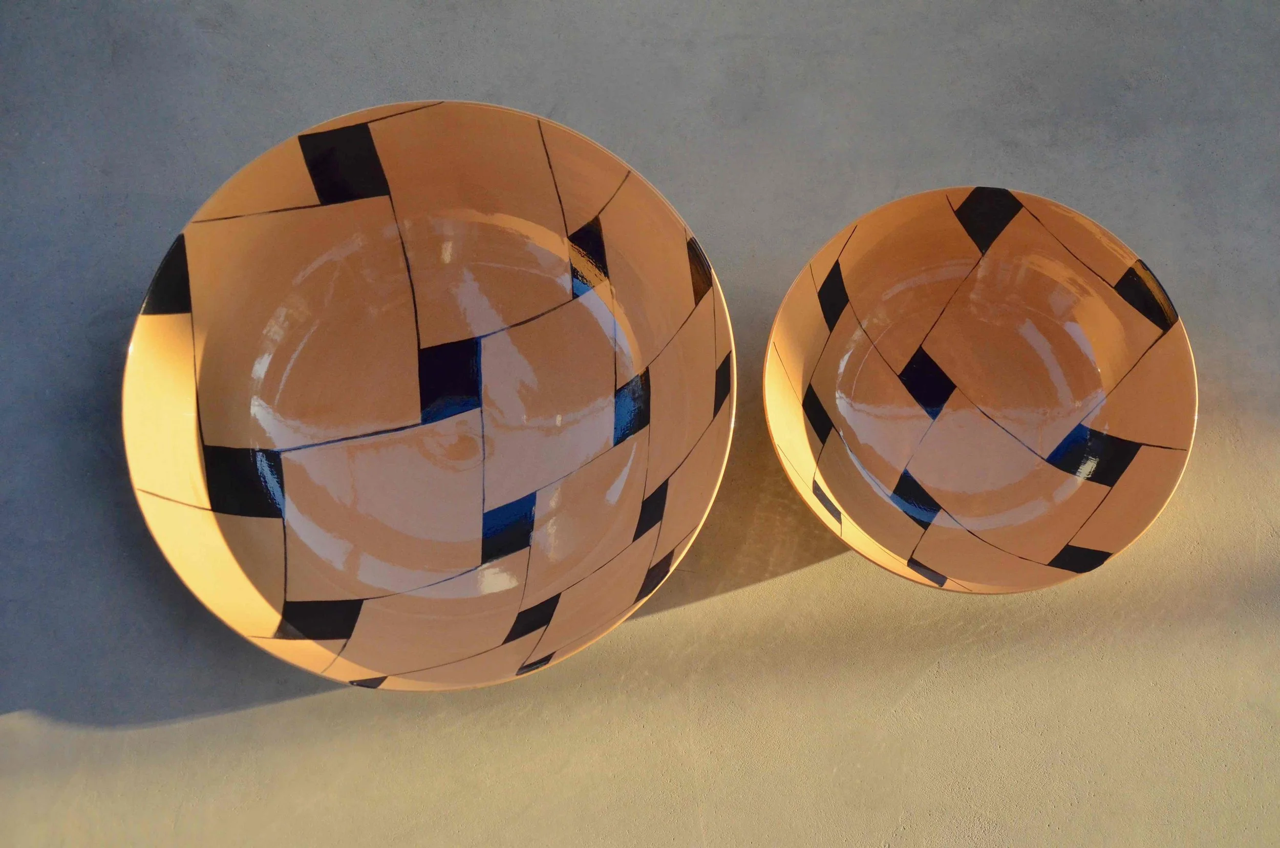 black line perspective on terra cotta bowls 36cm and 22cm