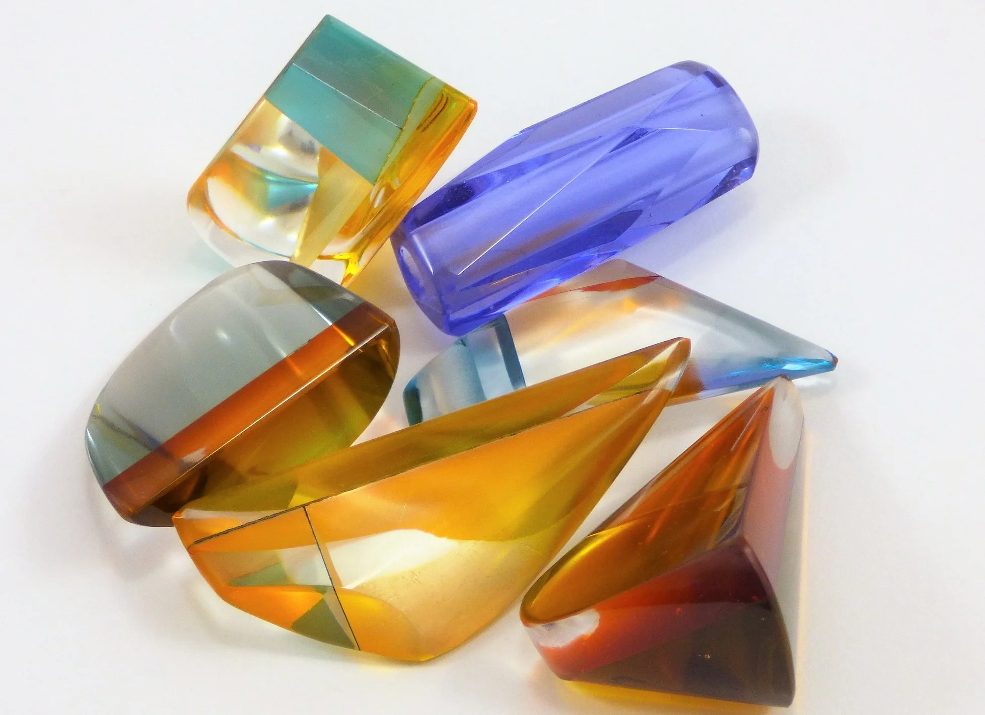 Cast glass cut polished with slices of oxide