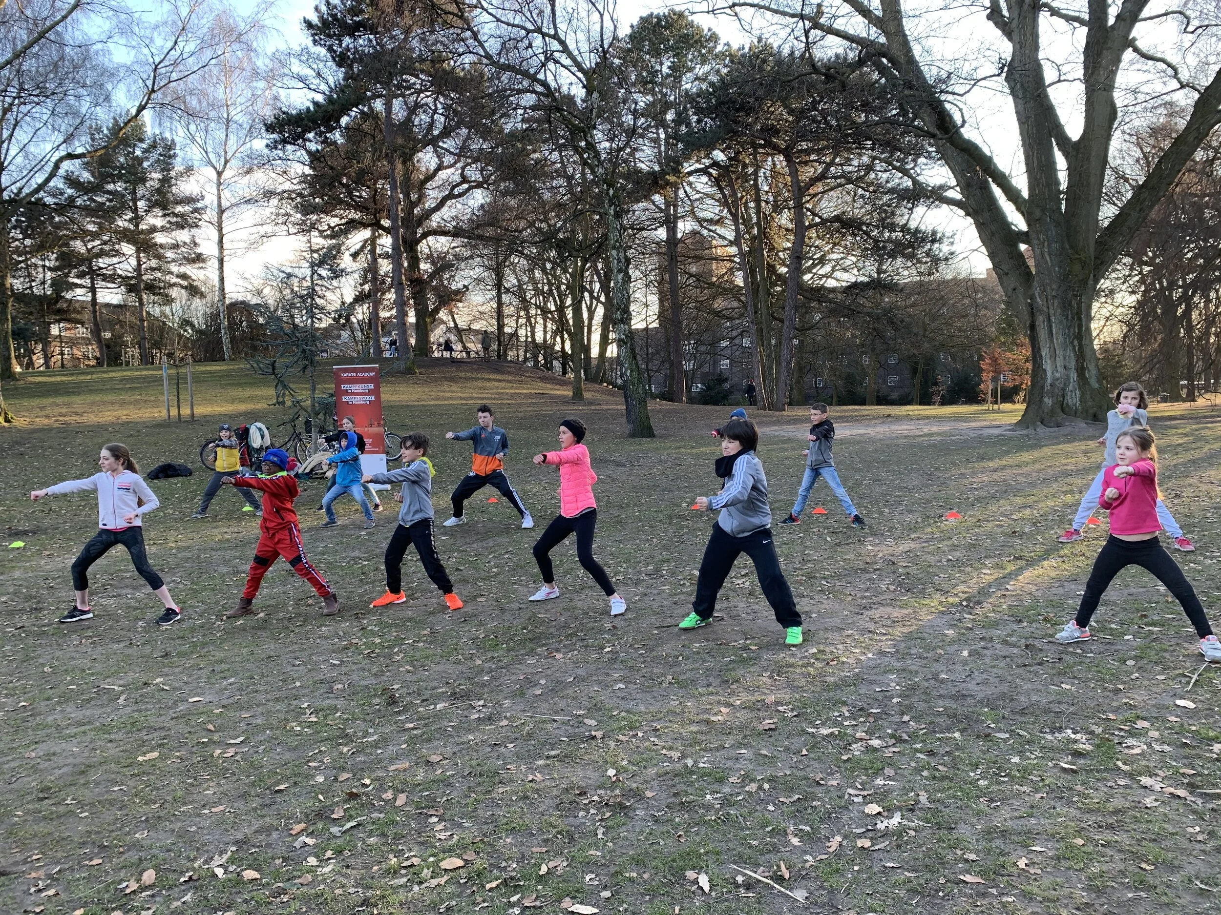 OUTDOOR TRAININGS FÜR KINDER UND JUGENDLICHE ERFOLGREICH GESTARTET
