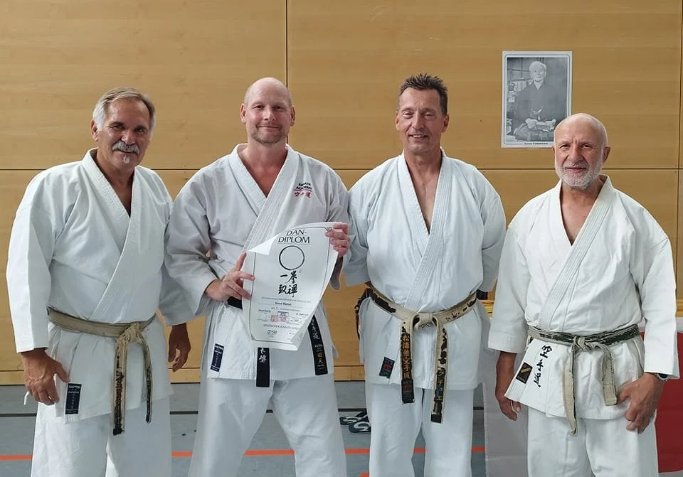 Knut Riedel besteht die Prüfung zum 5. DAN