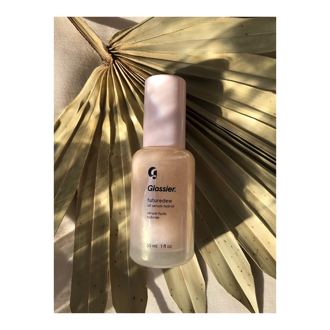 IT&rsquo;S THE FUTURE...⠀⠀⠀⠀⠀⠀⠀⠀⠀
.⠀⠀⠀⠀⠀⠀⠀⠀⠀
.⠀⠀⠀⠀⠀⠀⠀⠀⠀
Your journey to fresh, glowing skin starts here my friends: Futuredew by @glossier⠀⠀⠀⠀⠀⠀⠀⠀⠀
.⠀⠀⠀⠀⠀⠀⠀⠀⠀
.⠀⠀⠀⠀⠀⠀⠀⠀⠀
It&rsquo;s an oil, serum hybrid that leaves the skin feeling hydrated and gives 