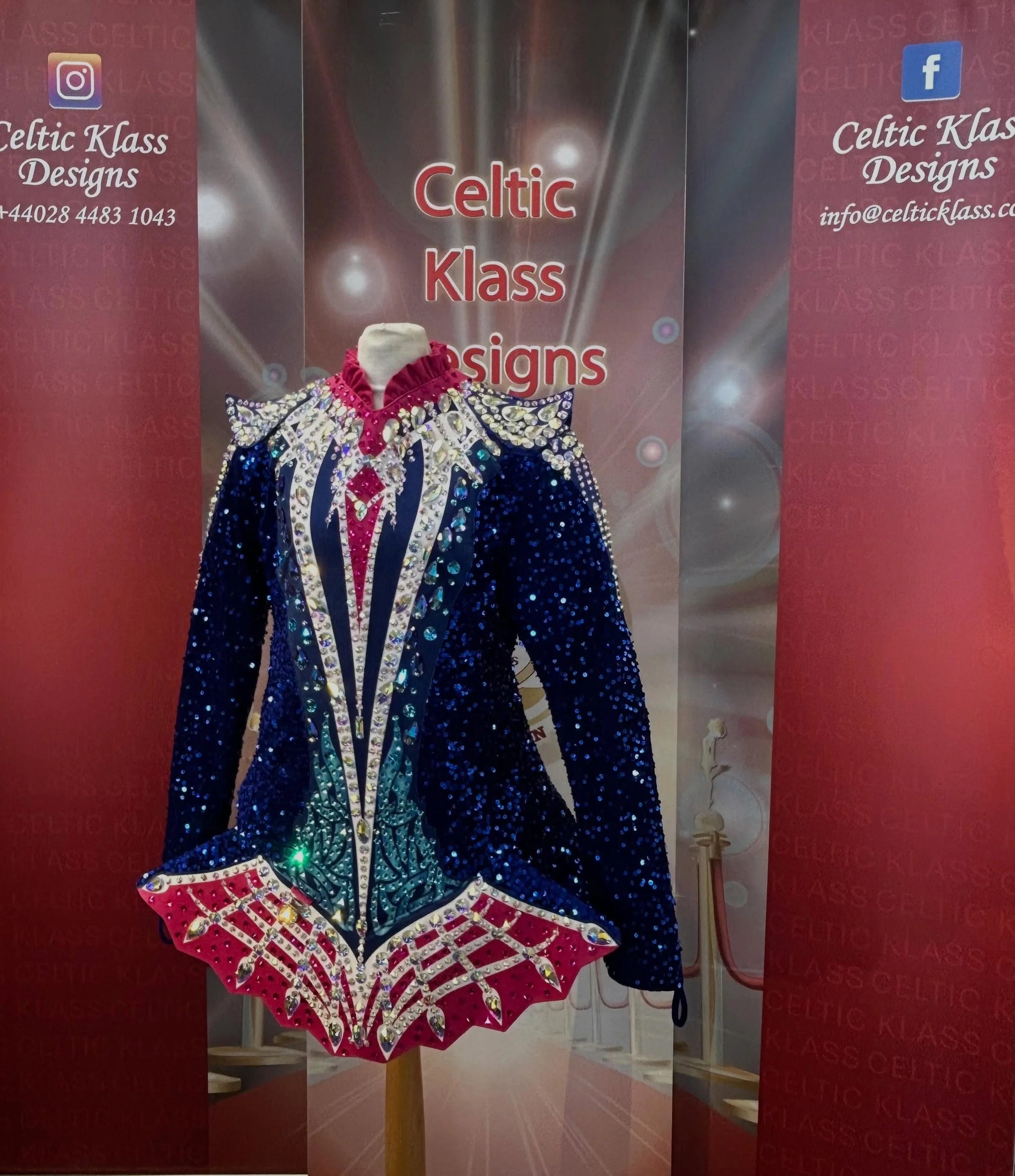All ready to ship to the USA 🇺🇸✨

This stunning solo dress is pure magic 💙💖
Striking sequin blue with vibrant hot pink details that demand attention, plus an eye-catching cape flowing beautifully from the back. Finished with a statement headpiece