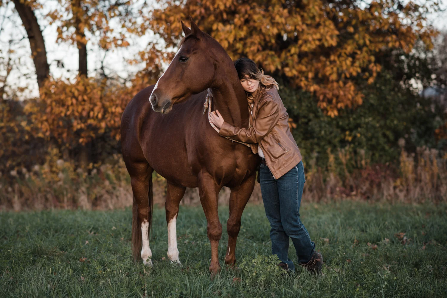 mn-equestrian-photographer-hugging-horse.jpg