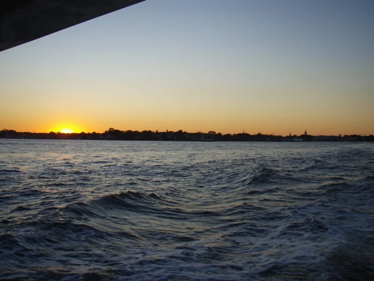 Sunset as we leave Annapolis Harbor after the chaos of the boat show breaking up. Off to Florida!