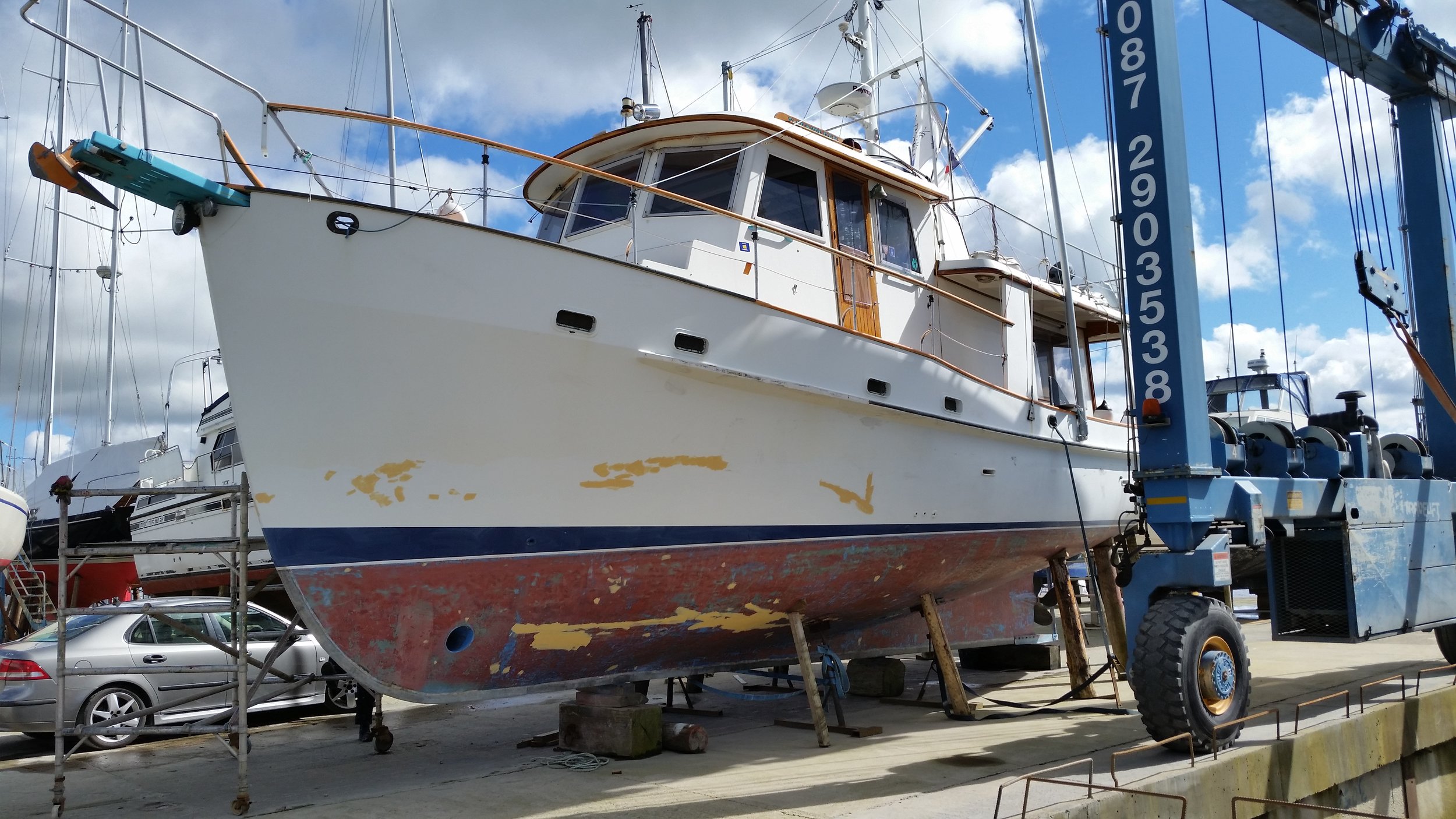 The rounded full displacement hull shape offers great ultimate seaworthiness and tremendous load carrying ability. For many it is the only choice.