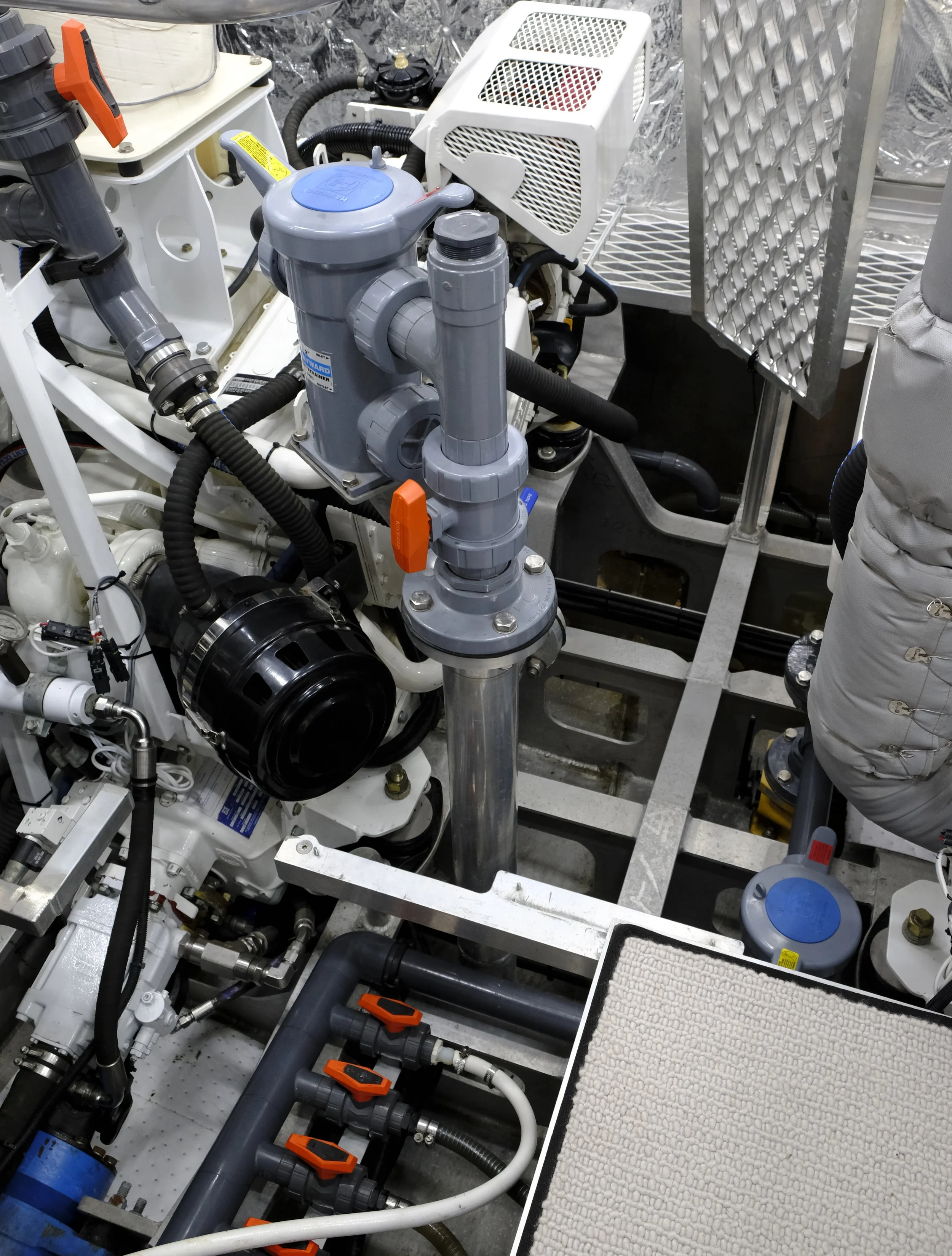 With the grate flooring removed, you can better see large pipe that comes up to the raw water strainer just above the waterline. You also can see the bottom of the boat and that all fixtures are accessible. Notice how clean this space is, giving the boat launches a year ago and has traveled from New Zealand to Annapolis, via Fiji, Panama, and Nova Scotia...and dozens of other cruising destinations. It is easy to fall in love with such attention to detail. Nothing is inaccessible, buried out of sight.
