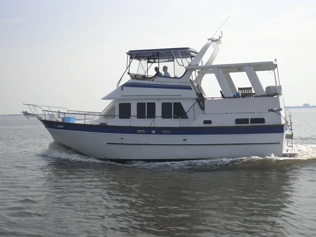 trader_sundeck_trawler_21334694.jpg