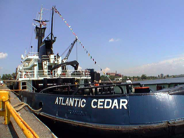 Tug at dock.png