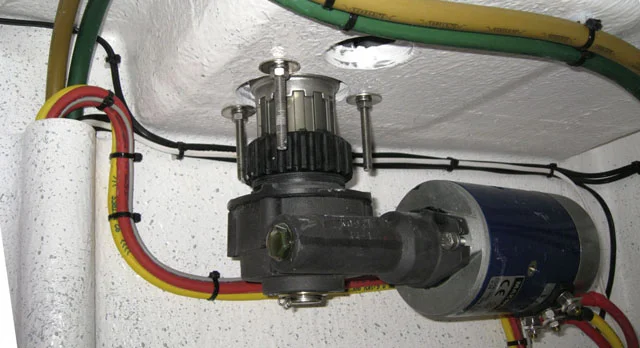 Maxwell-Windlass-Installation-640.jpg
