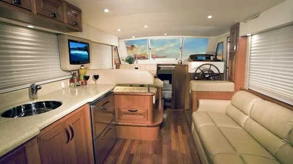 mainship-35-interior-01.jpg