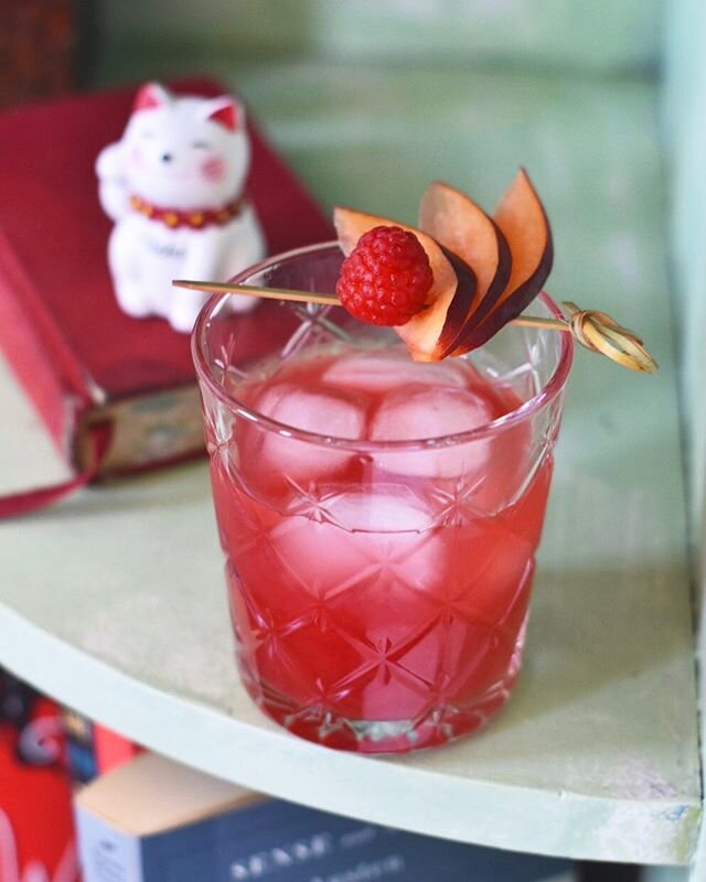 One of the things I miss the most about pre-covid life is experimenting with new flavors, liquors and methods so when @noble_lee asked me to participate in this cocktail collaboration I was SO excited. 
We both made a cocktail based on a key ingredie